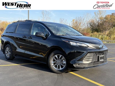 2025 Toyota Sienna LE 8-Passenger