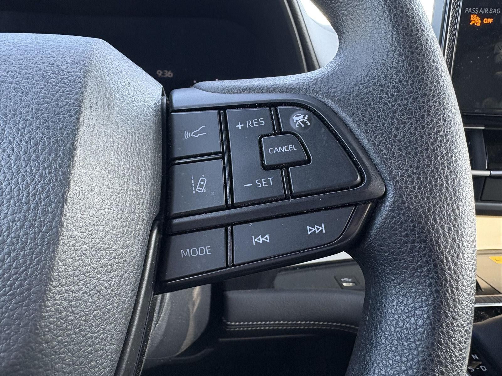 2025 Toyota Sienna LE 8-Passenger