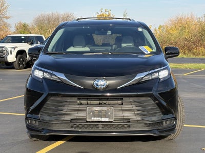 2025 Toyota Sienna LE 8-Passenger