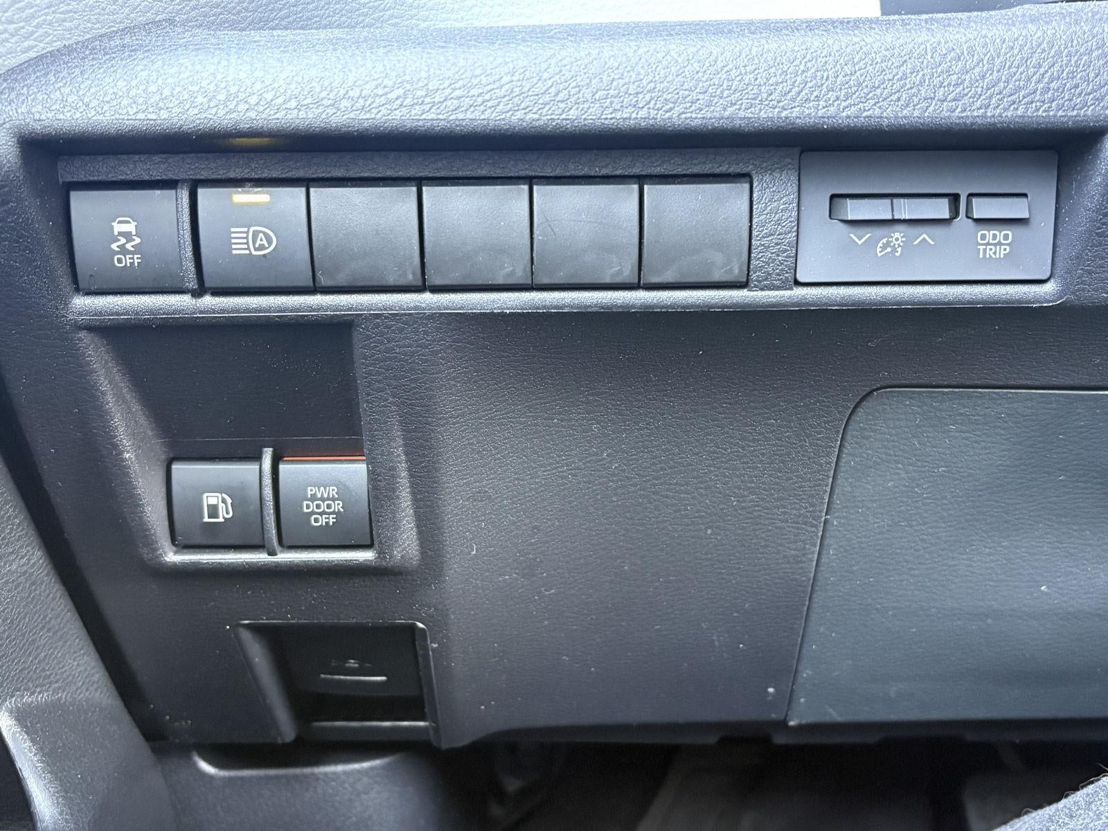 2025 Toyota Sienna LE 8-Passenger