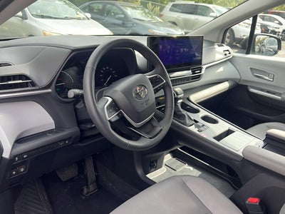 2025 Toyota Sienna XLE