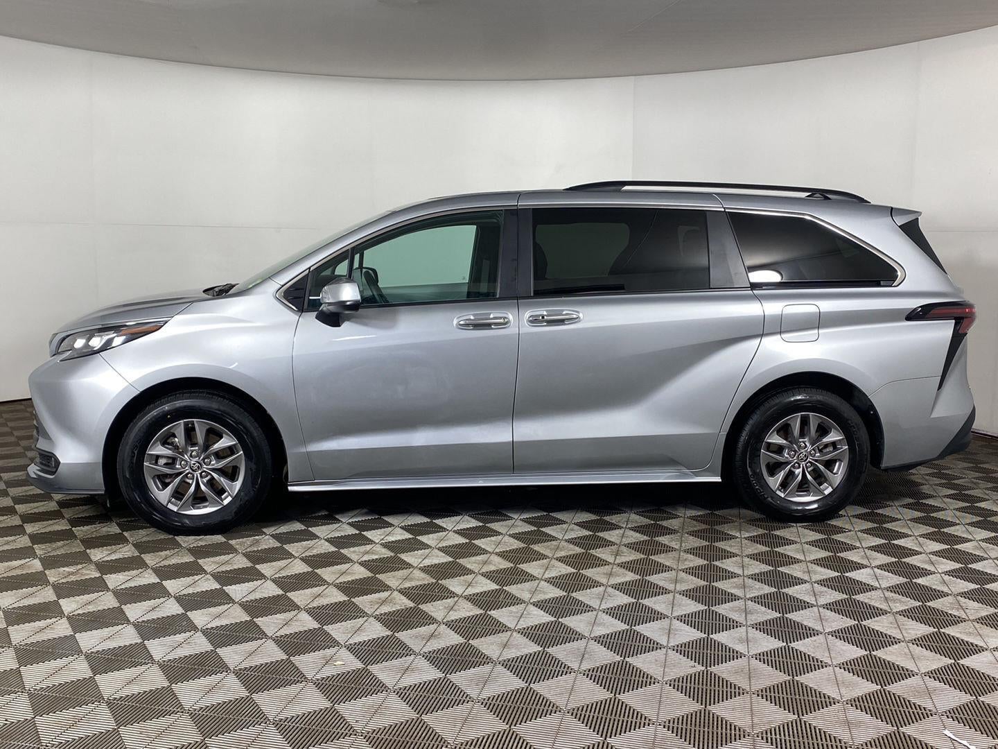 2025 Toyota Sienna XLE