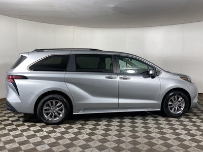 2025 Toyota Sienna XLE