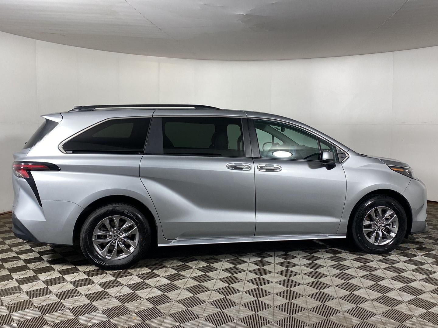 2025 Toyota Sienna XLE