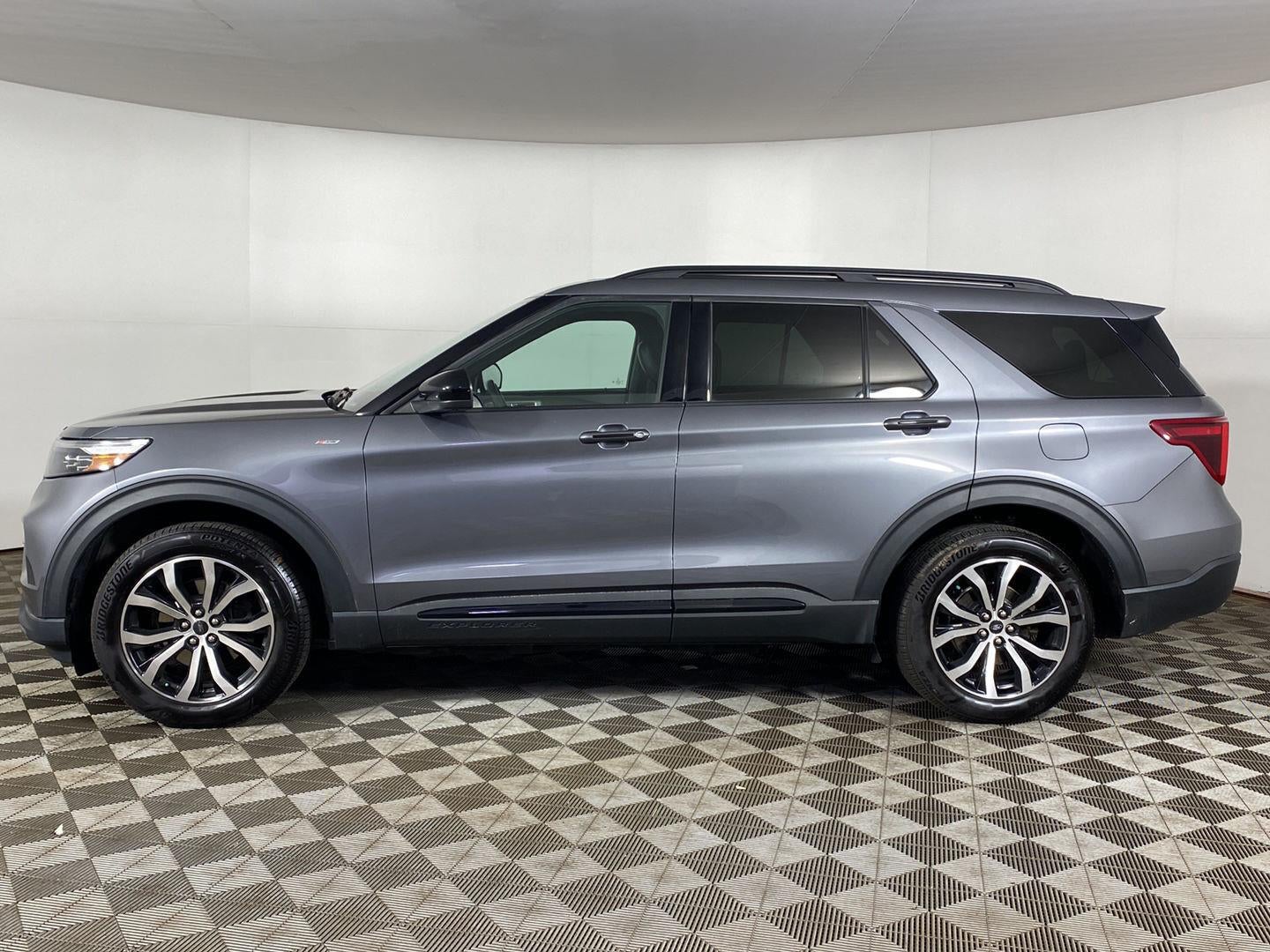 2022 Ford Explorer ST-Line