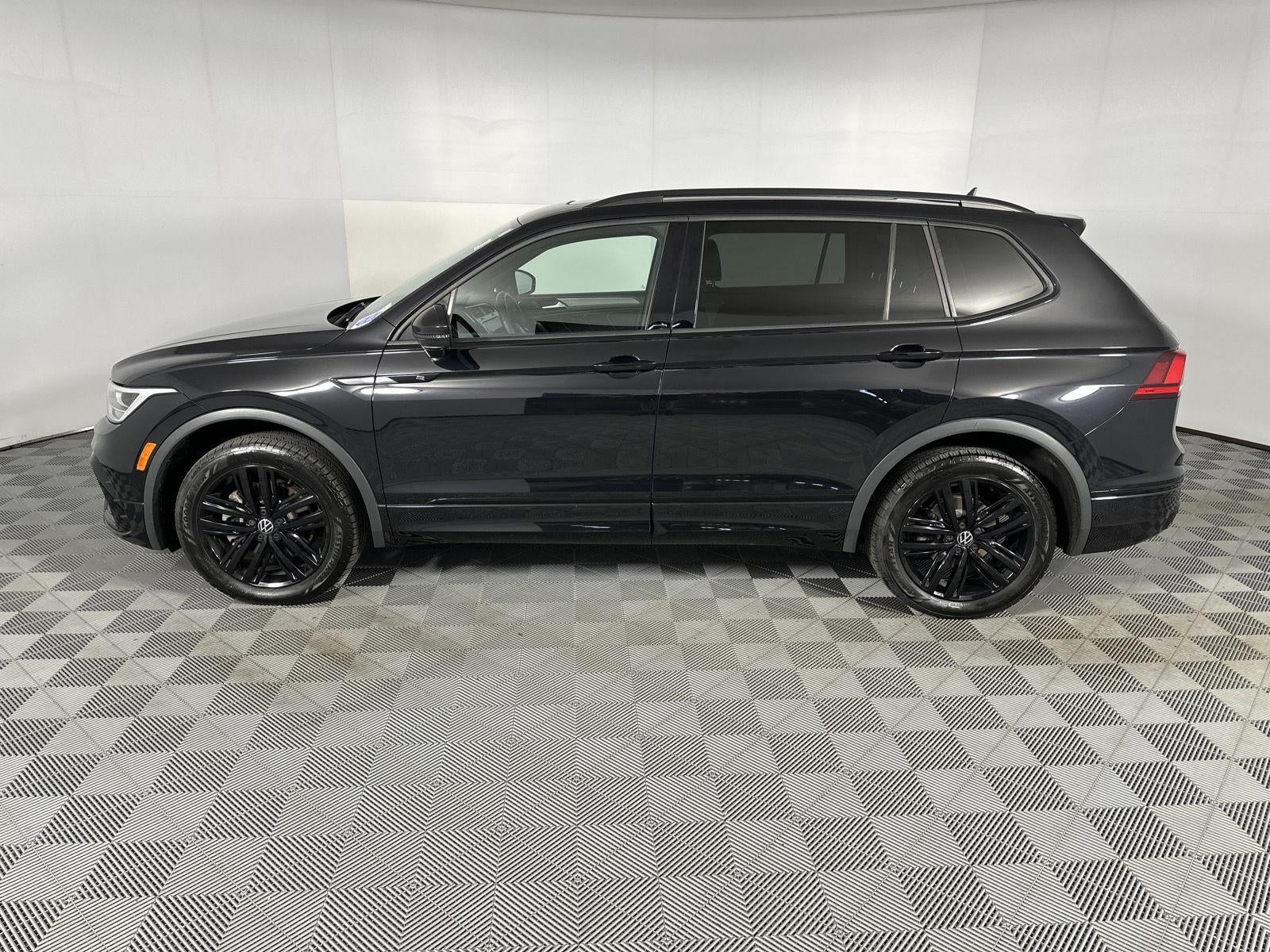 2022 Volkswagen Tiguan SE R-Line Black