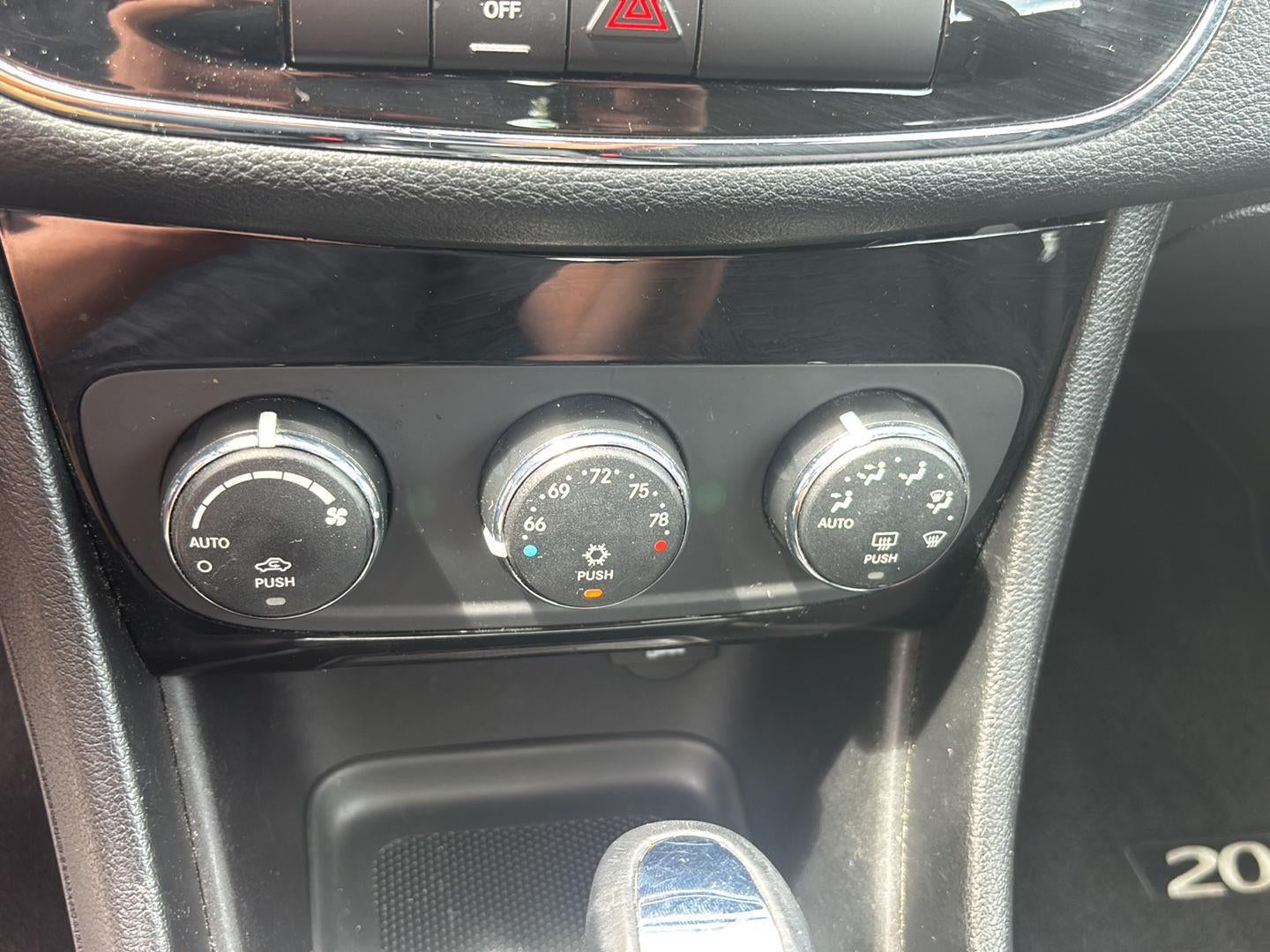 2013 Chrysler 200 Touring
