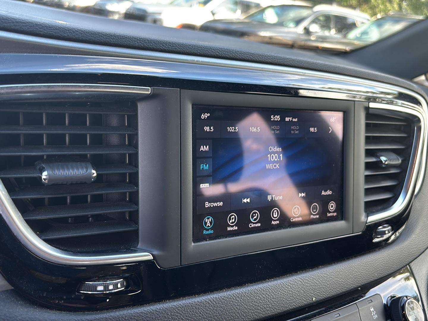 2020 Chrysler Pacifica Touring L