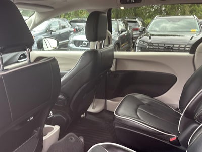 2023 Chrysler Pacifica Hybrid Limited