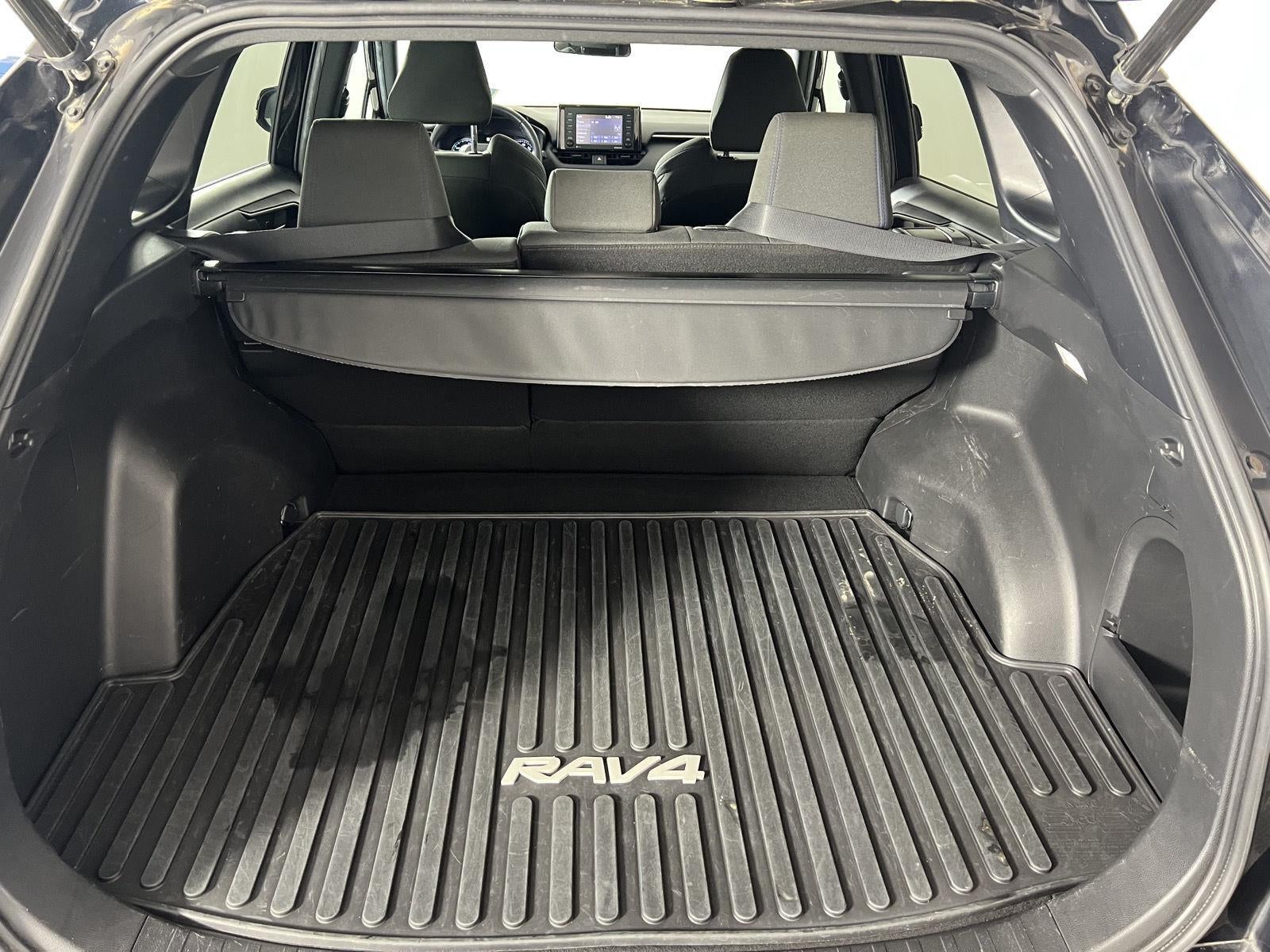 2022 Toyota RAV4 Hybrid SE