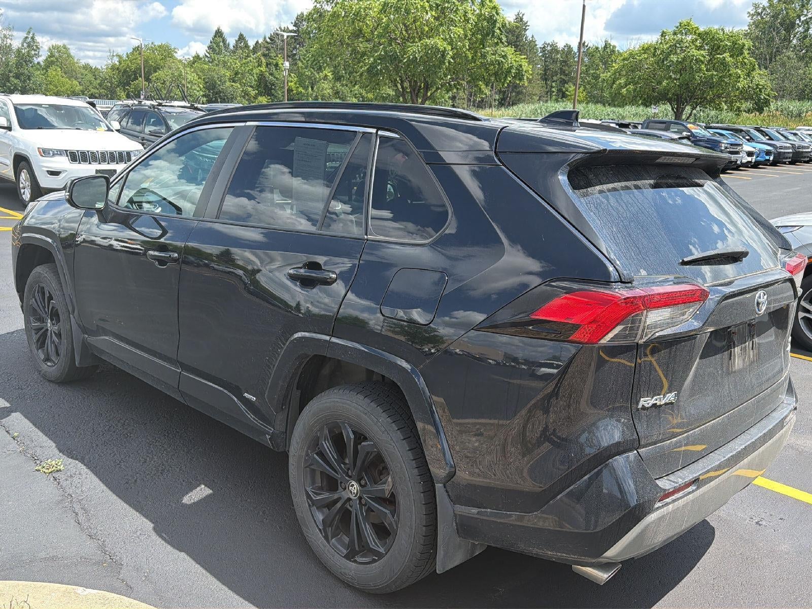 2022 Toyota RAV4 Hybrid SE