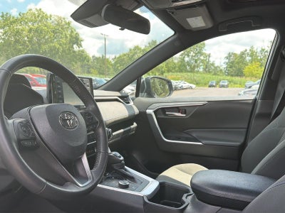 2022 Toyota RAV4 Hybrid SE