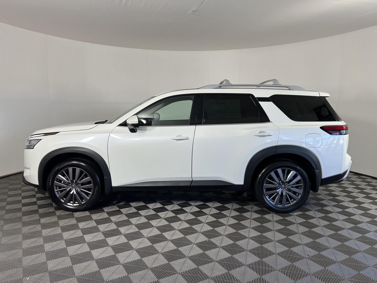 2023 Nissan Pathfinder SL