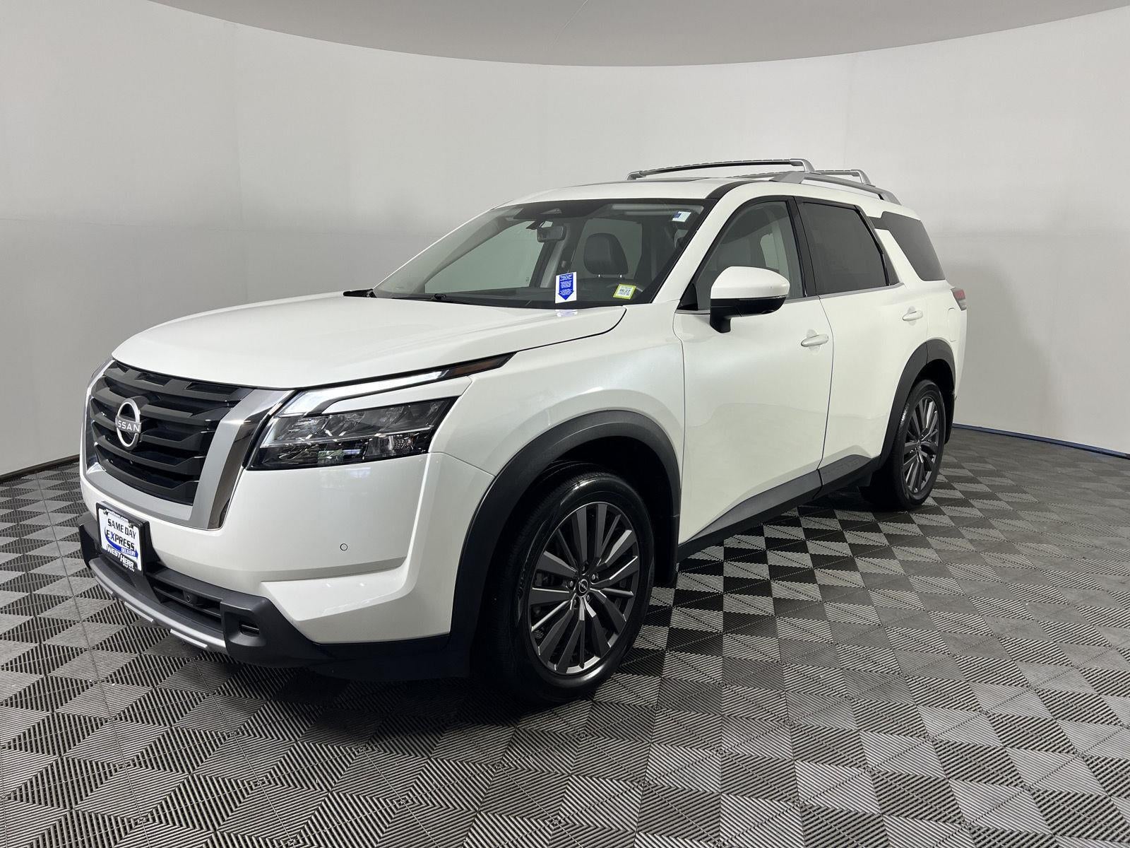 2023 Nissan Pathfinder SL