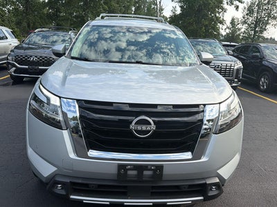 2022 Nissan Pathfinder SL
