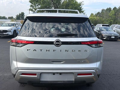 2022 Nissan Pathfinder SL