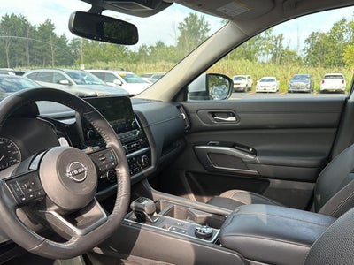 2022 Nissan Pathfinder SL