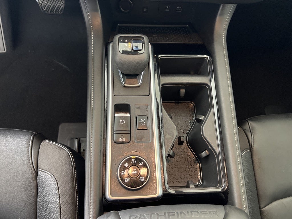 2022 Nissan Pathfinder SL