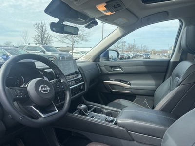 2025 Nissan Pathfinder Platinum