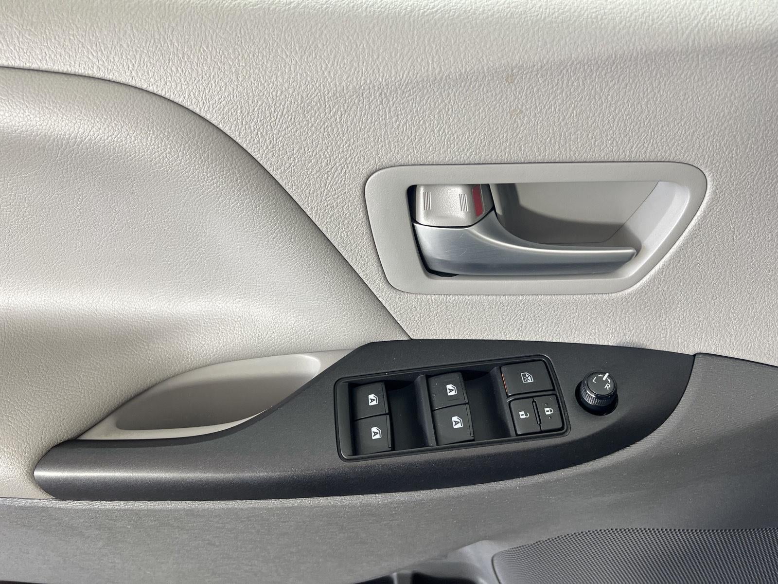 2019 Toyota Sienna LE 8-Passenger