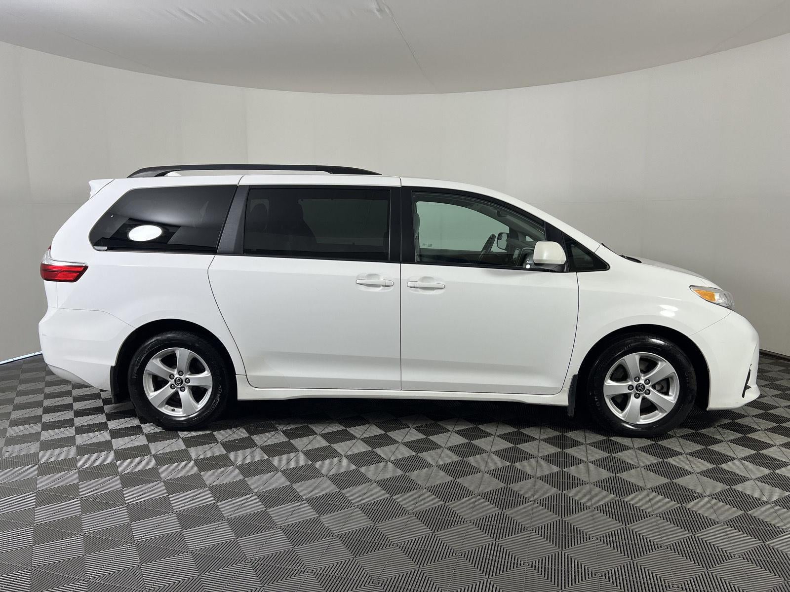 2019 Toyota Sienna LE 8-Passenger