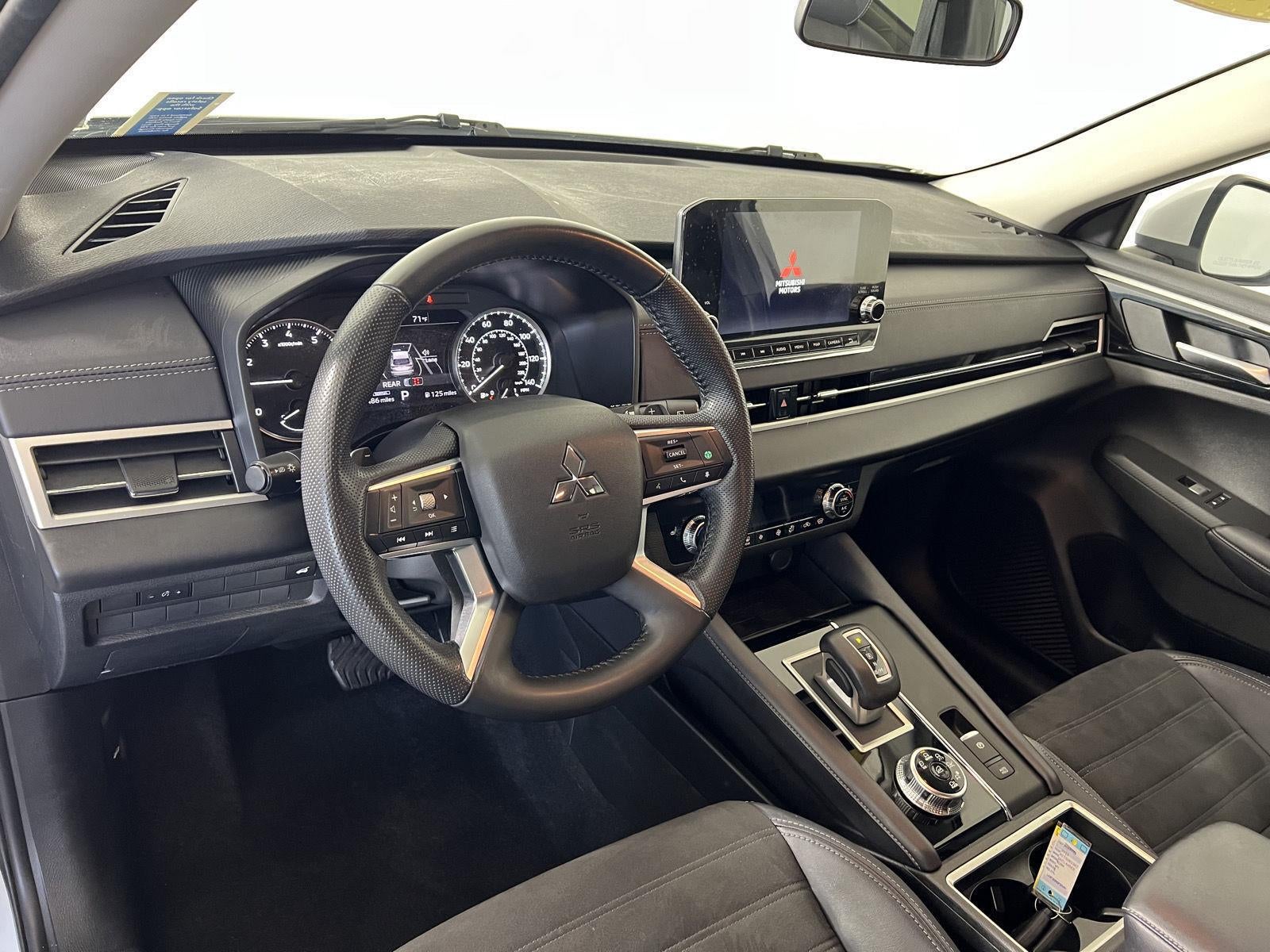 2023 Mitsubishi Outlander SE