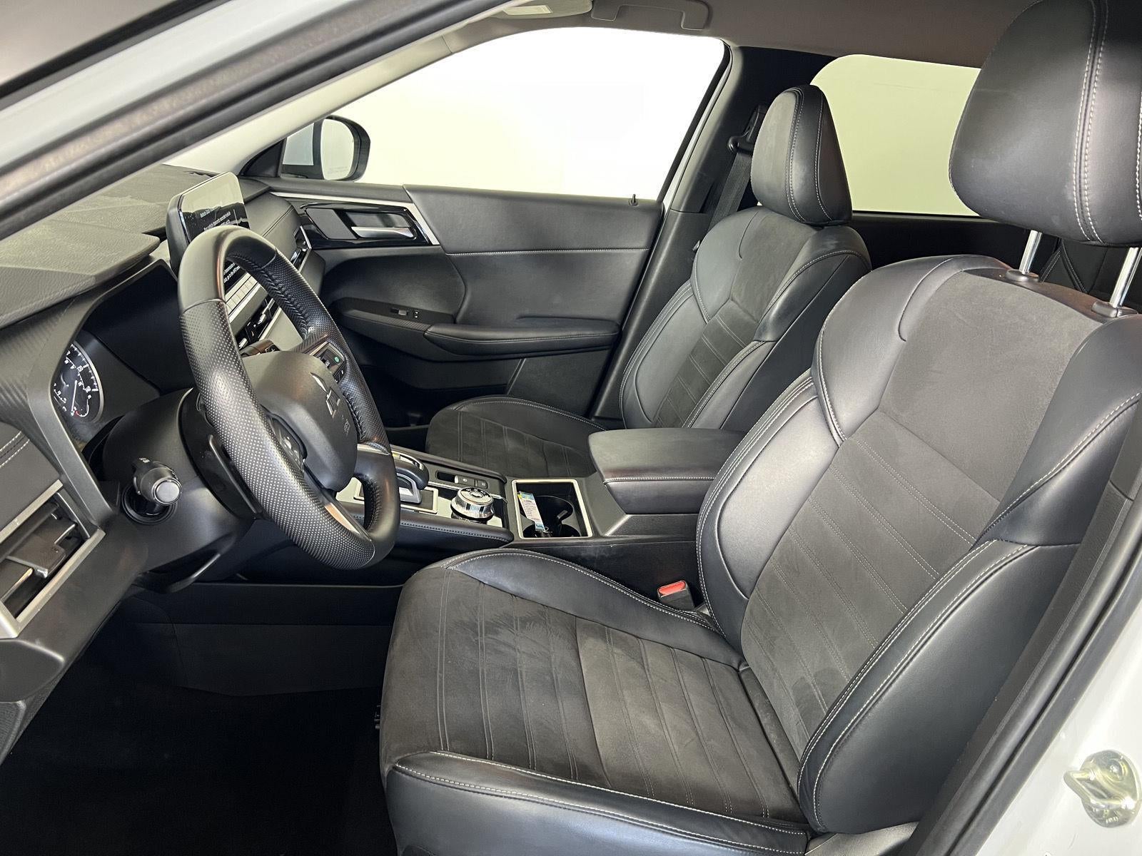 2023 Mitsubishi Outlander SE