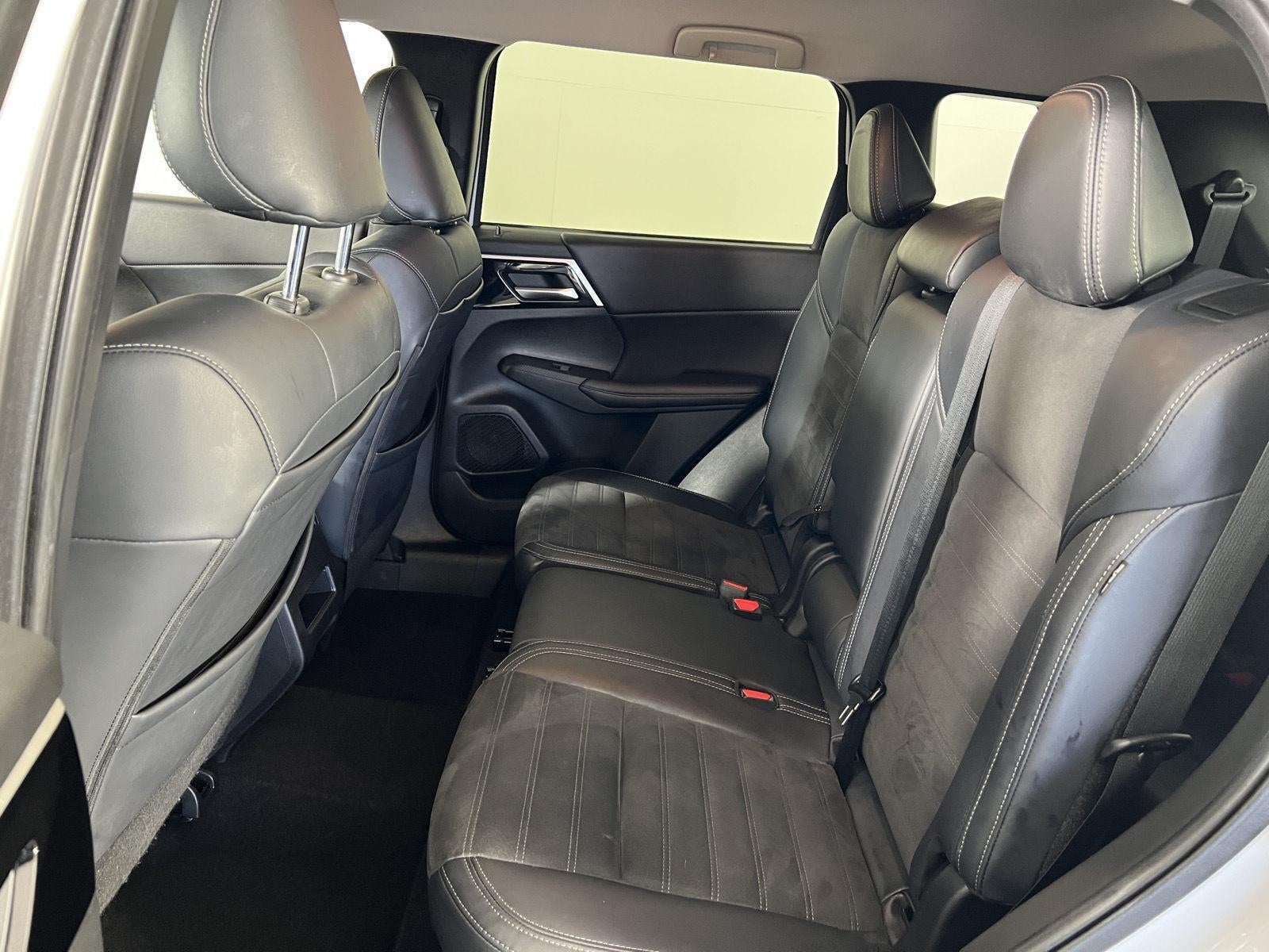 2023 Mitsubishi Outlander SE