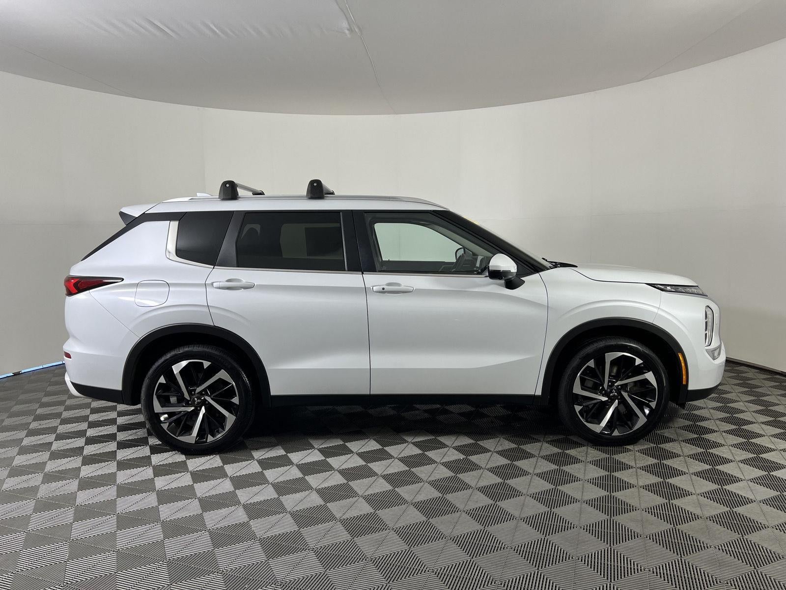 2023 Mitsubishi Outlander SE