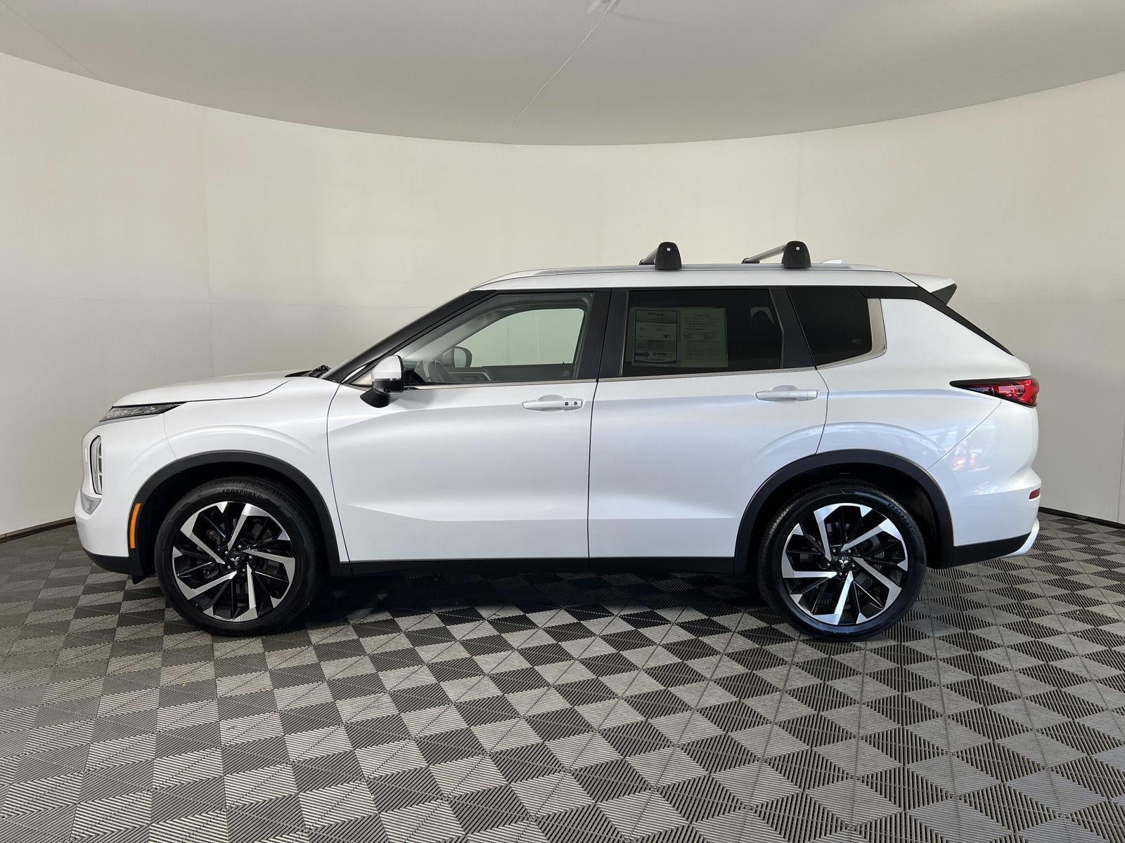 2023 Mitsubishi Outlander SE