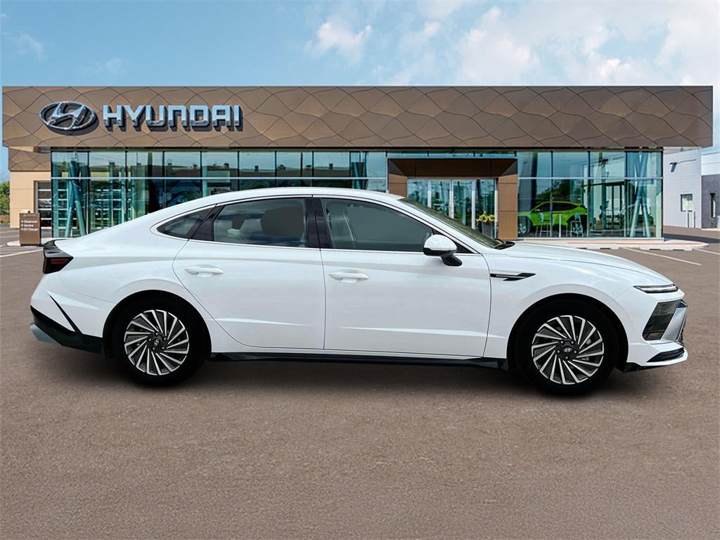 2025 Hyundai SONATA HYBRID SEL