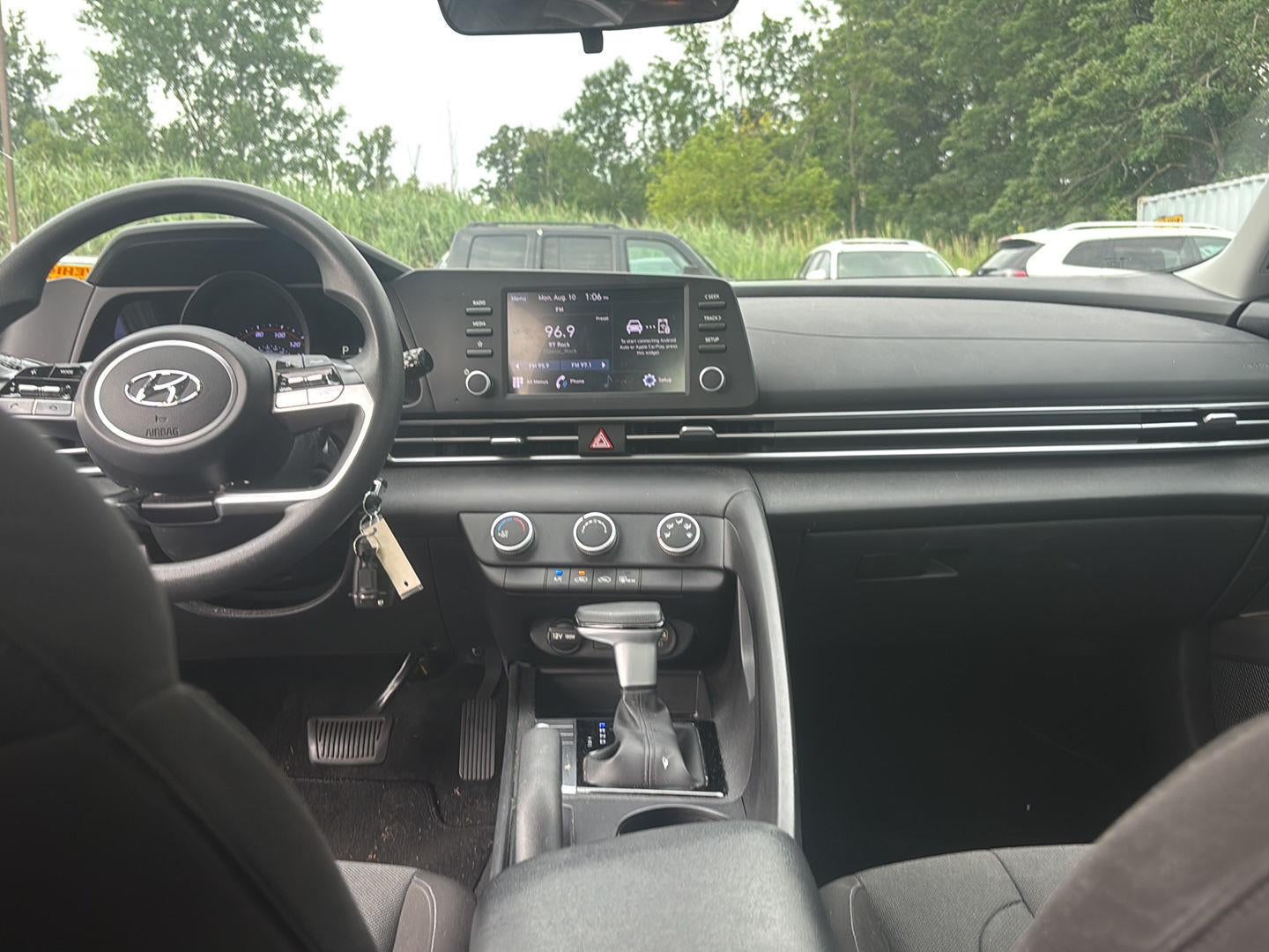 2023 Hyundai ELANTRA SE