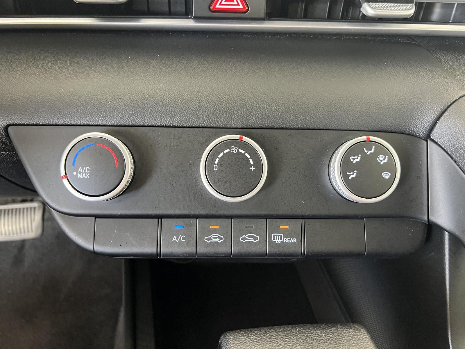 2023 Hyundai ELANTRA SE