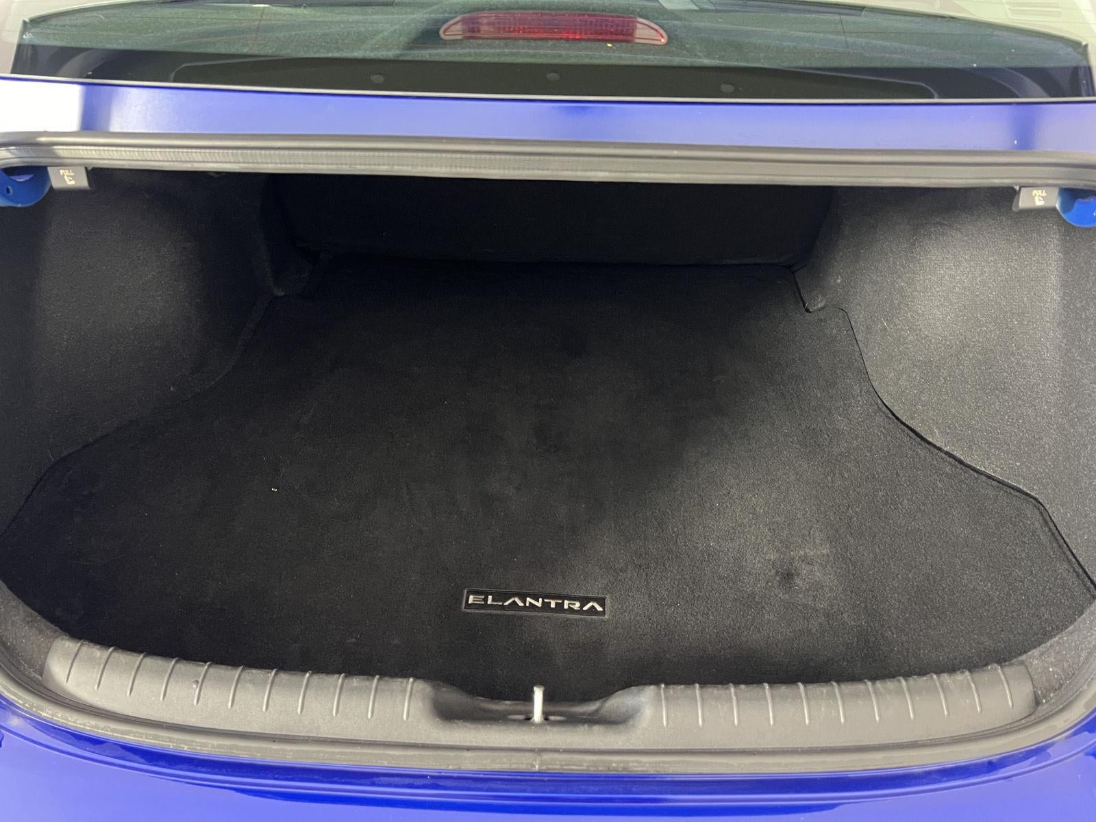 2023 Hyundai ELANTRA SE