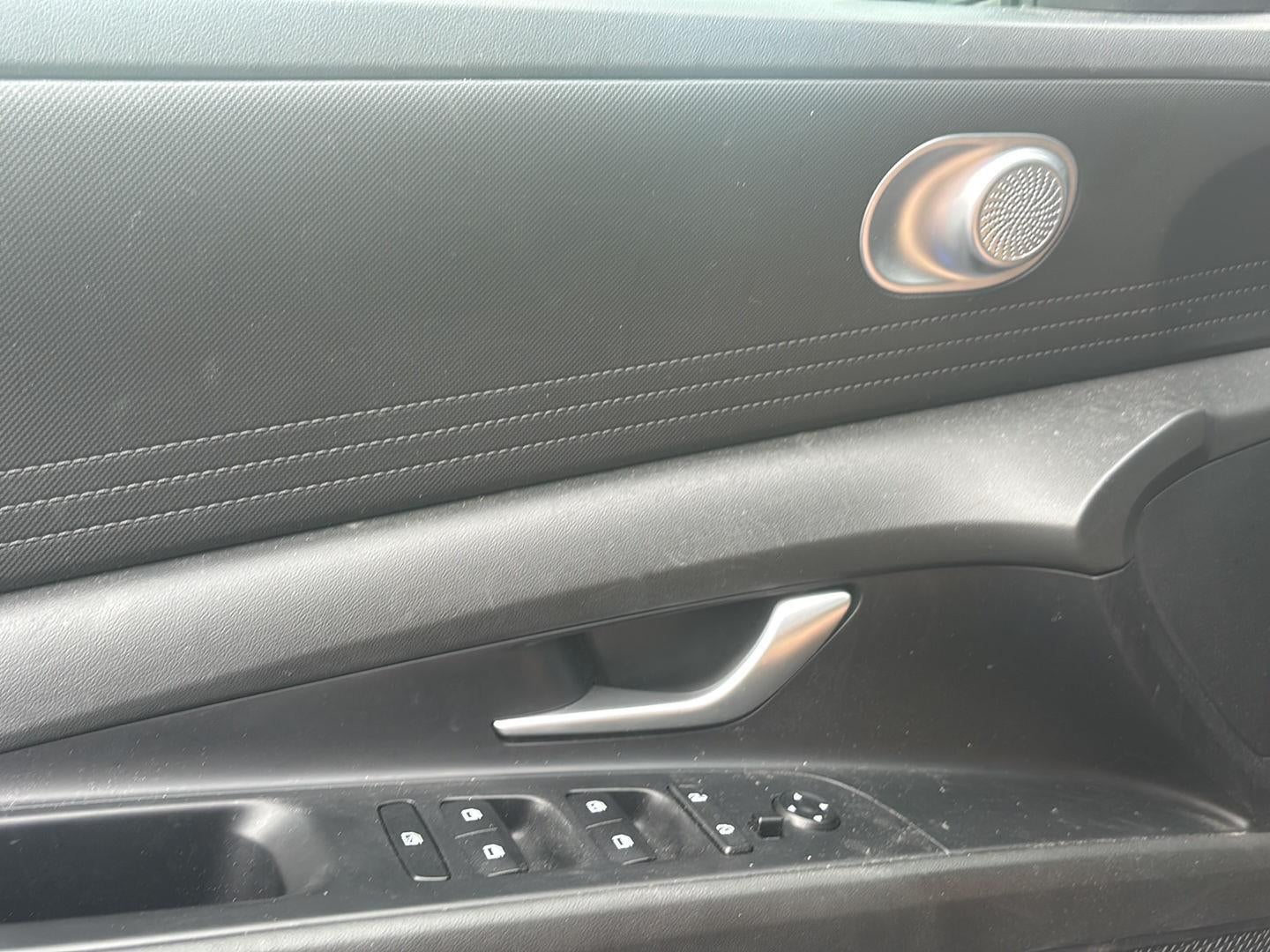 2023 Hyundai ELANTRA SE