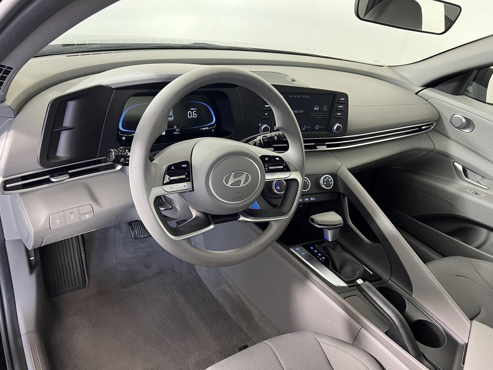 2024 Hyundai ELANTRA SE