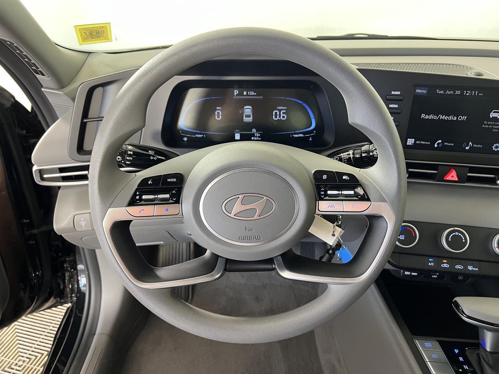 2024 Hyundai ELANTRA SE