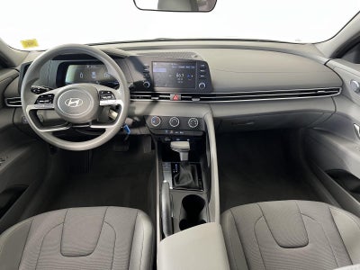 2024 Hyundai ELANTRA SE