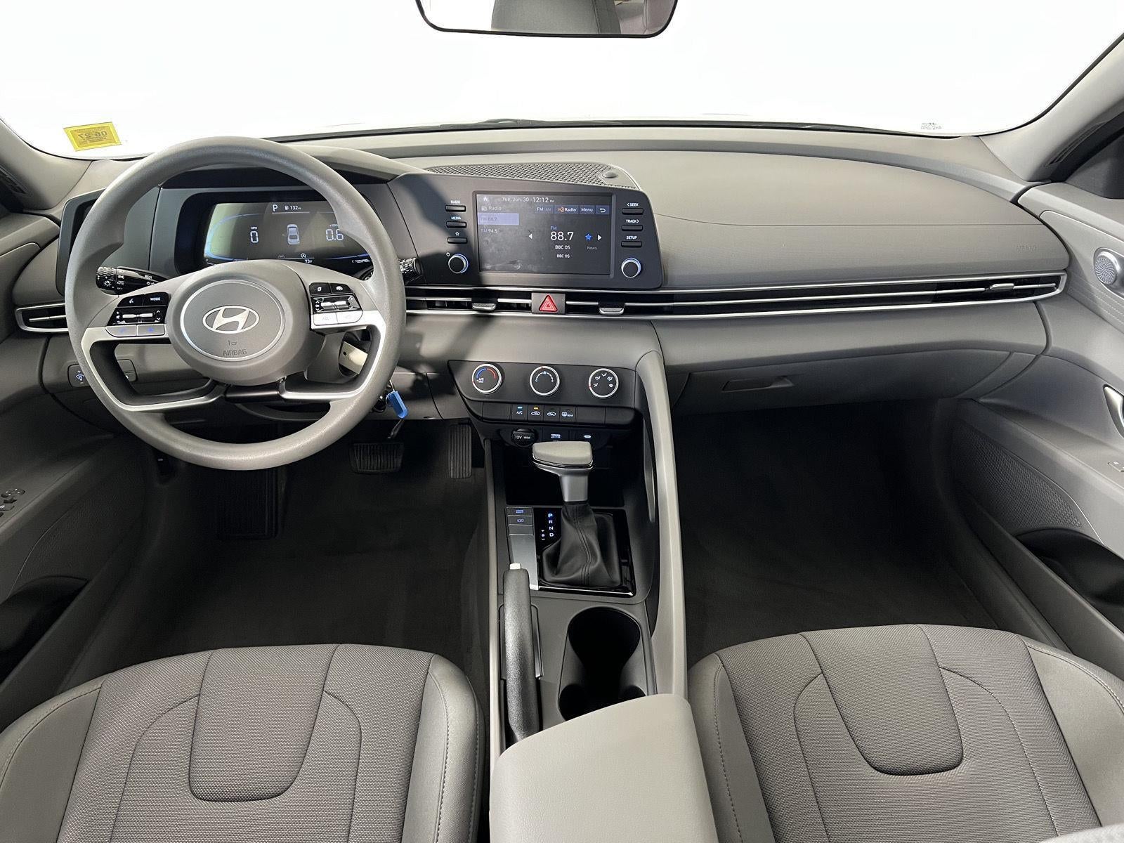 2024 Hyundai ELANTRA SE