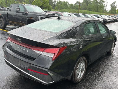 2024 Hyundai ELANTRA SE