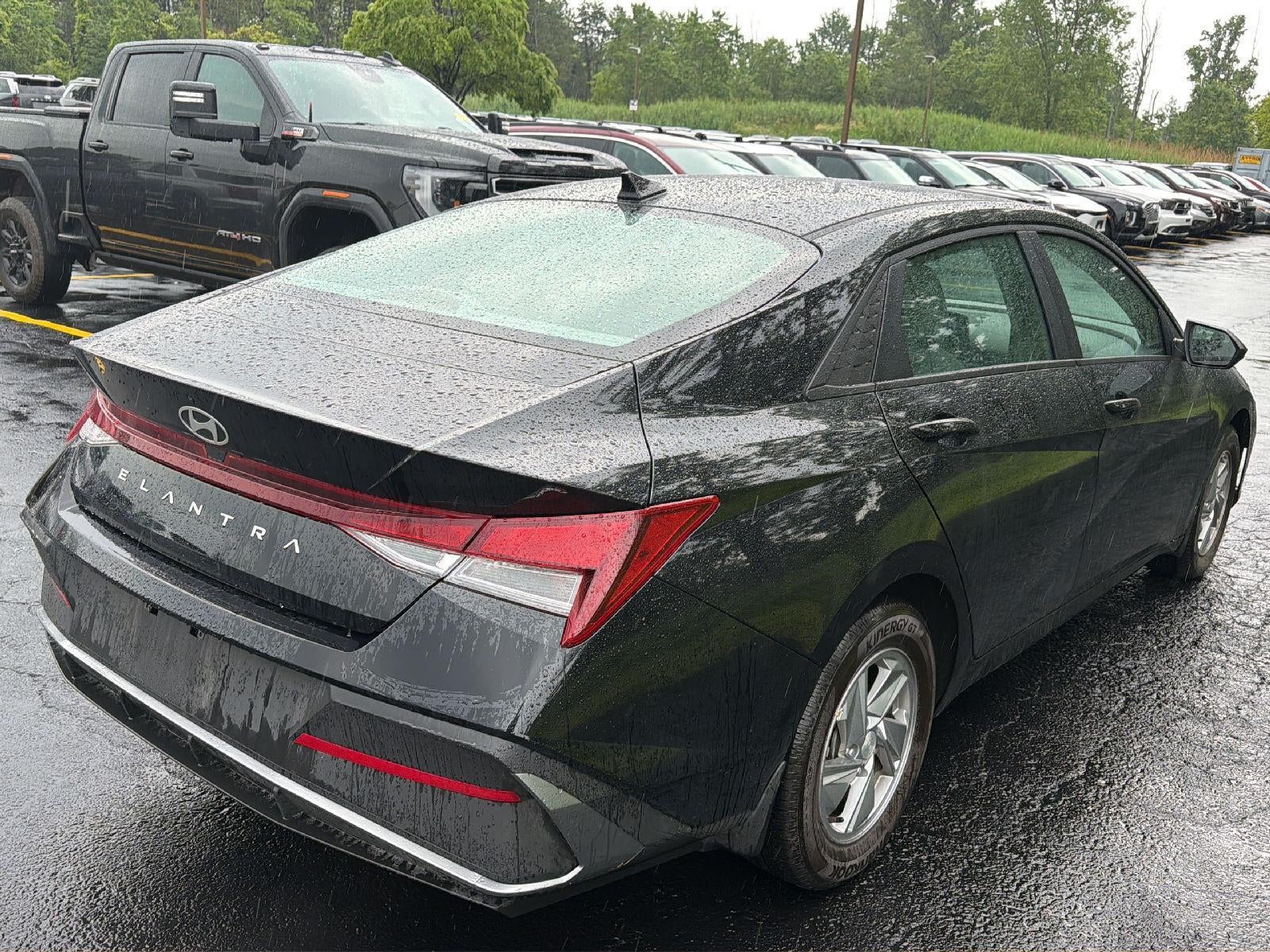 2024 Hyundai ELANTRA SE