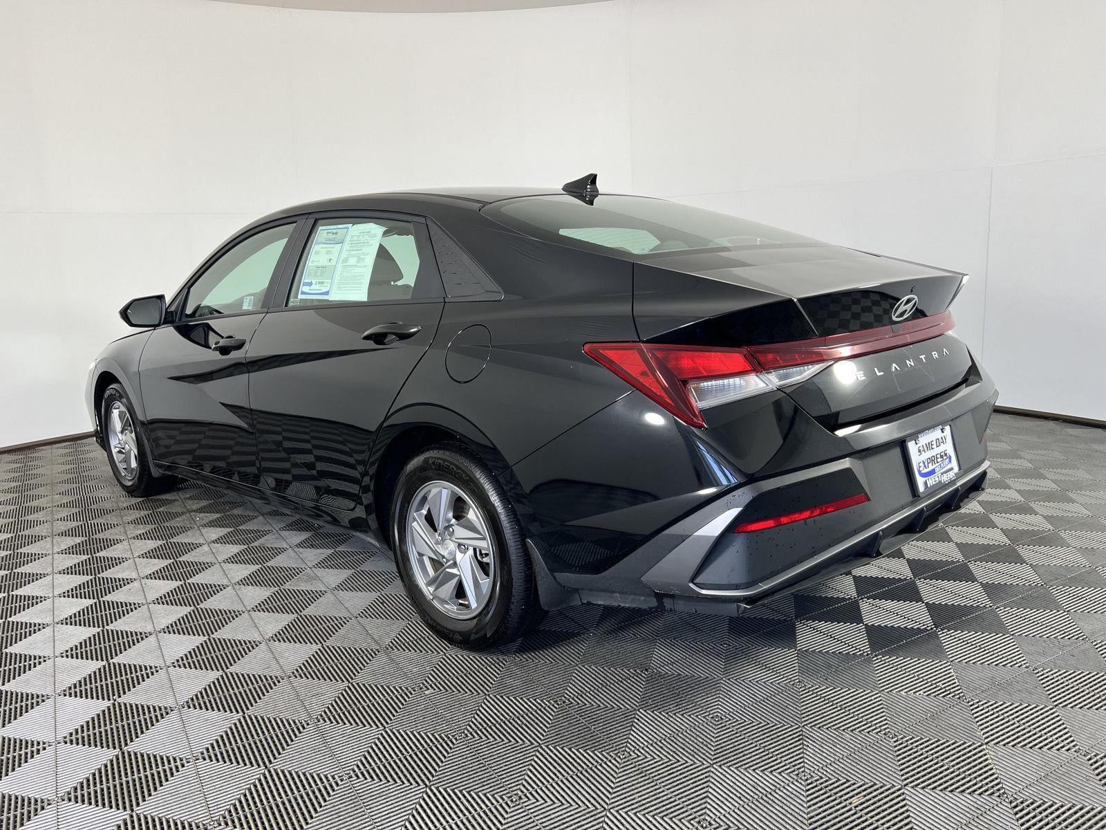 2024 Hyundai ELANTRA SE