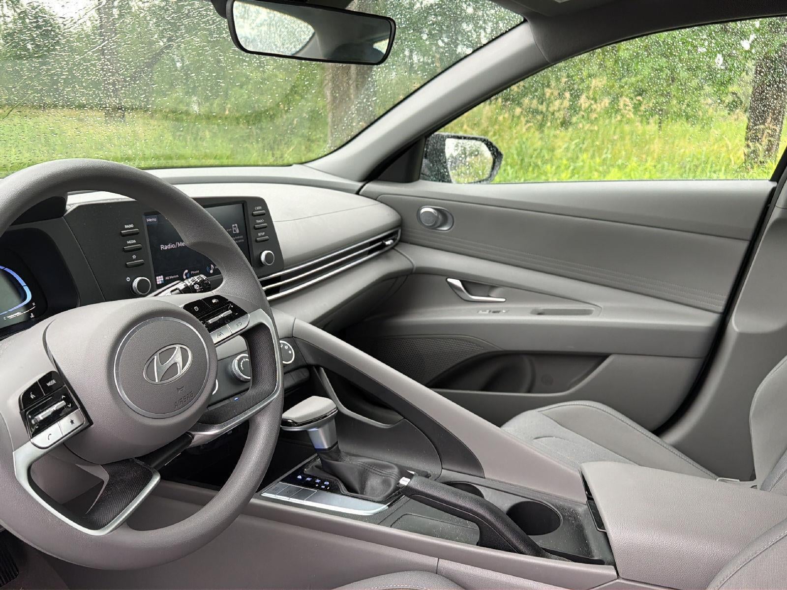 2024 Hyundai ELANTRA SE