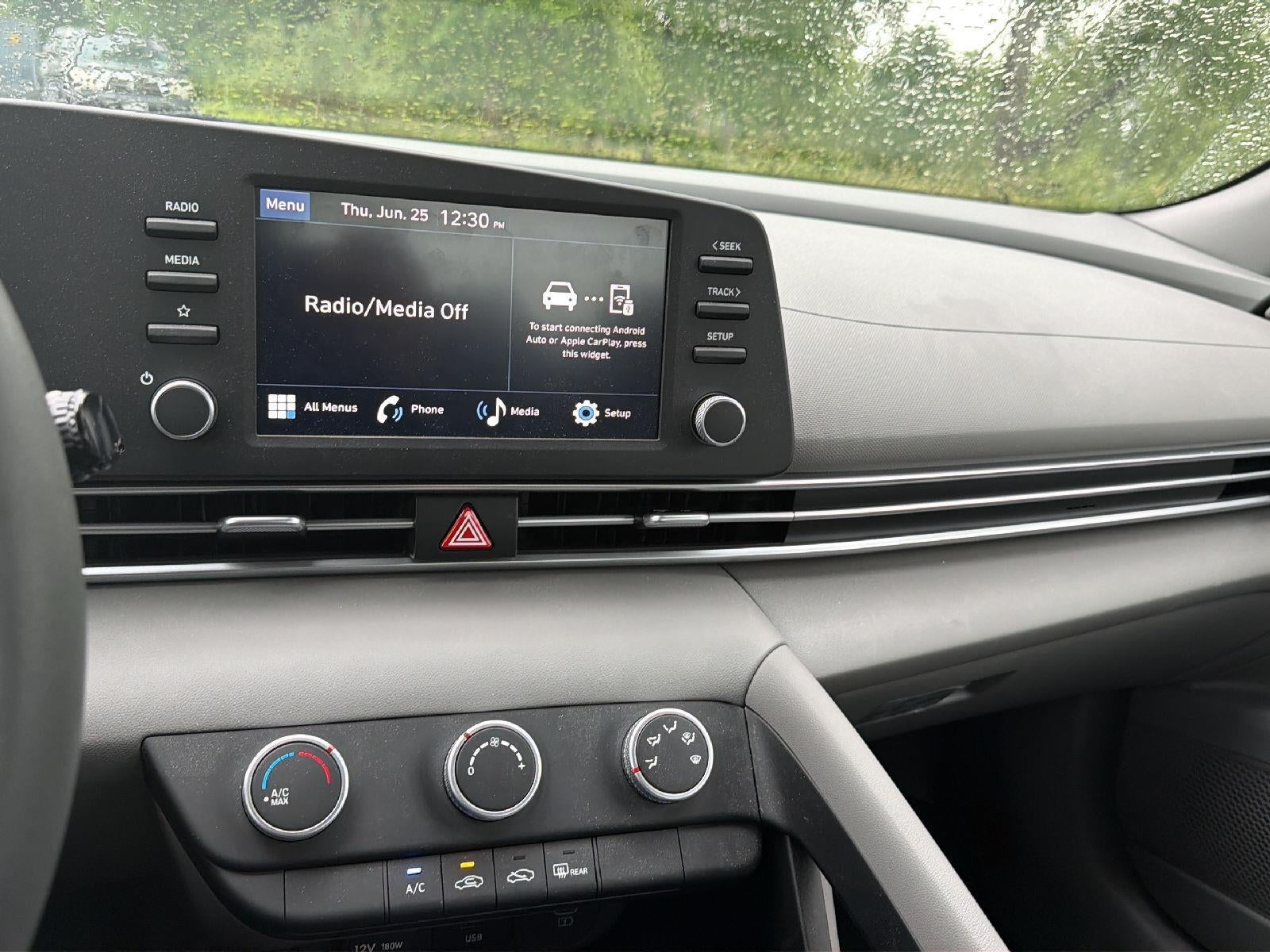 2024 Hyundai ELANTRA SE