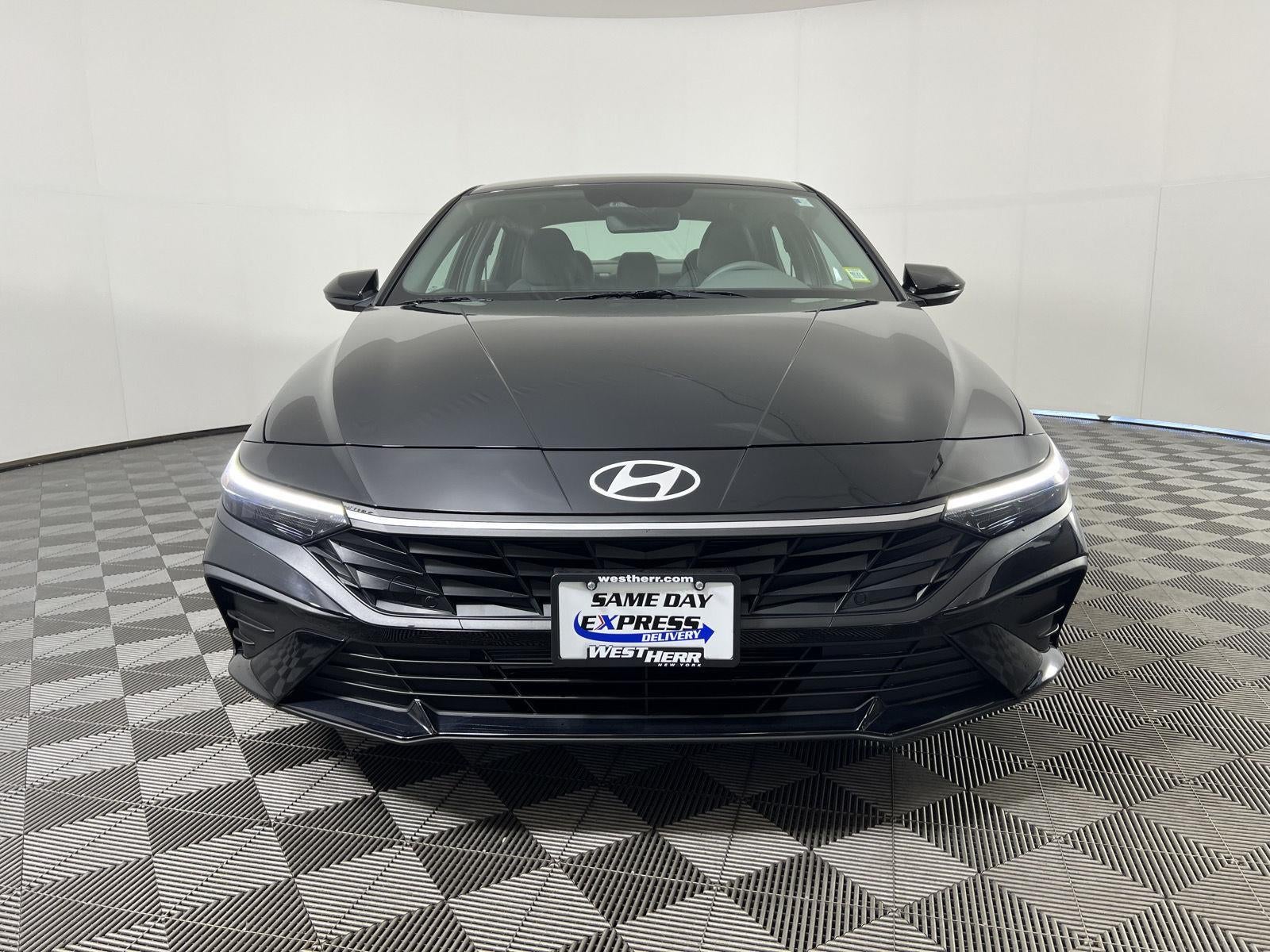 2024 Hyundai ELANTRA SE