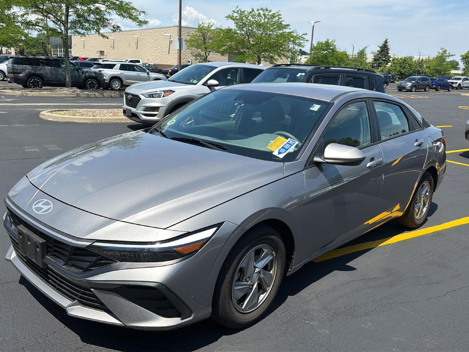 2024 Hyundai ELANTRA SE