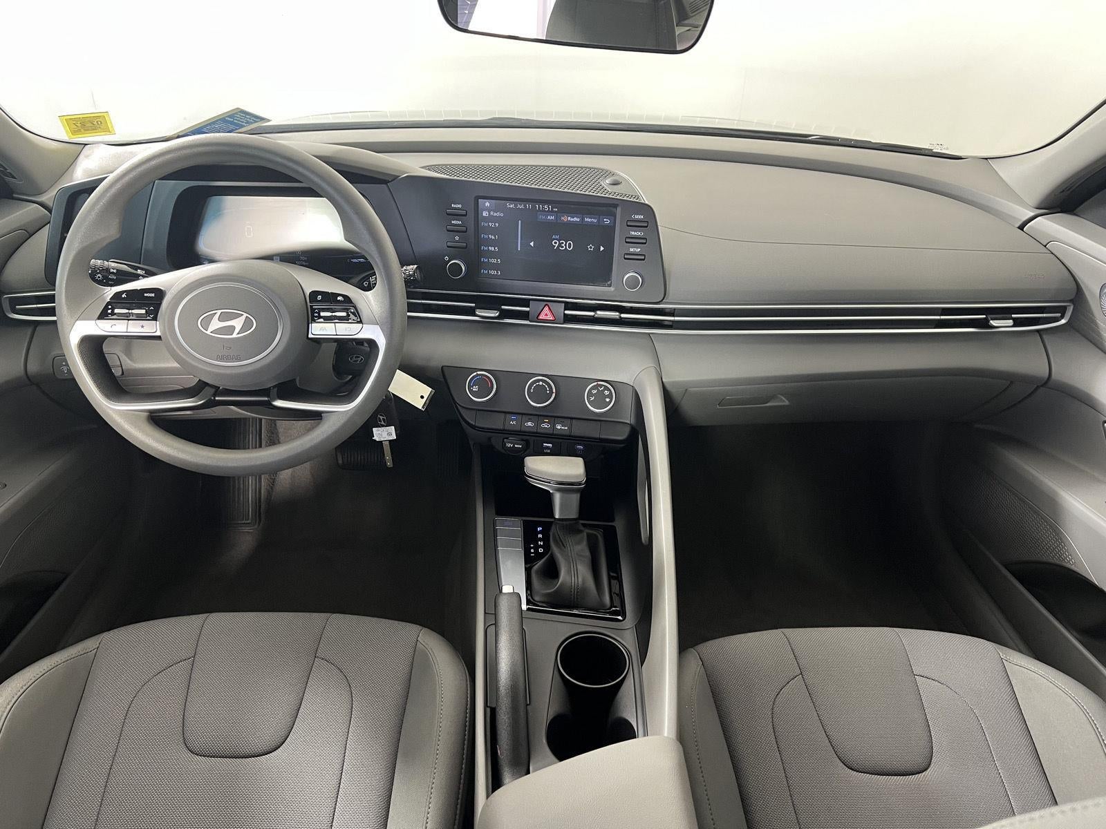 2024 Hyundai ELANTRA SE