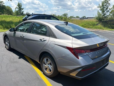 2024 Hyundai ELANTRA SE