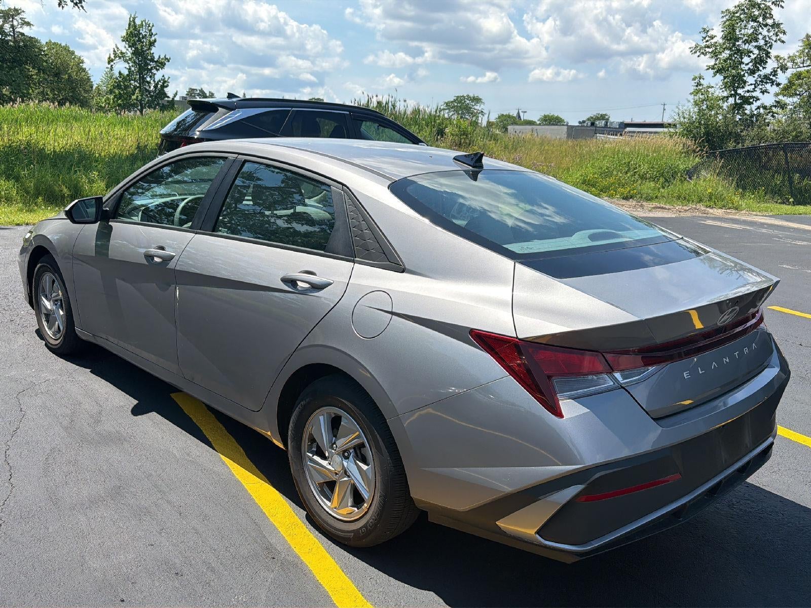 2024 Hyundai ELANTRA SE