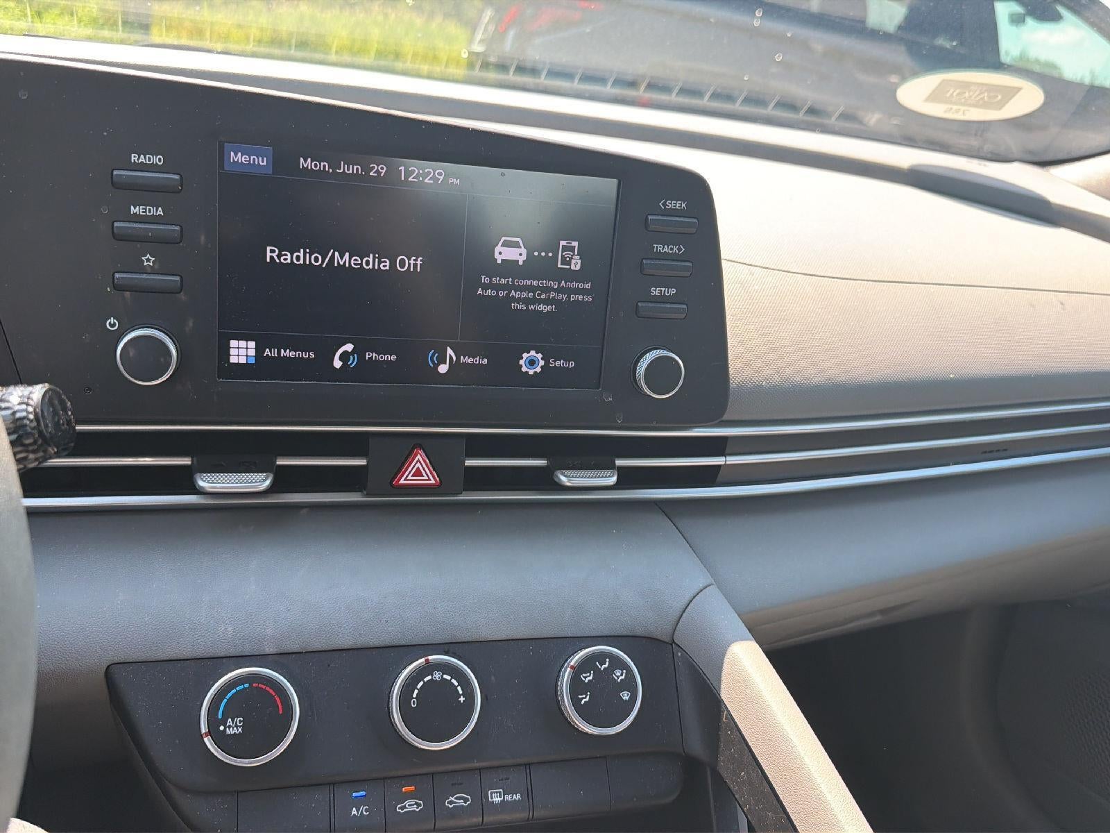 2024 Hyundai ELANTRA SE